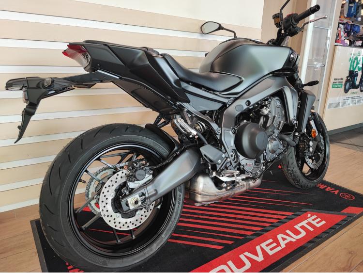 YAMAHA MT-09