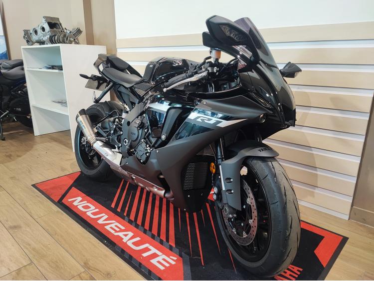 YAMAHA R1 / Noir / 1ère mains/ sc projet